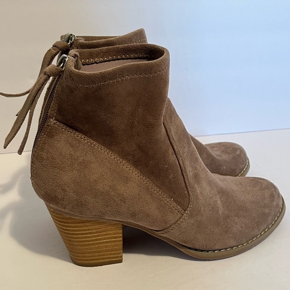 DV8 by Dolce Vita Jonah Stretch Bootie - Picture 4 of 15